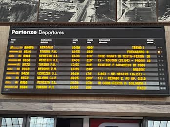 Treni, a Firenze ritardi di oltre 6 ore. Circolazione in ripresa