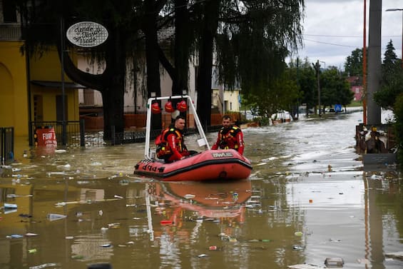 Alluvione In Emilia Romagna Morti E Gravi Danni Ancora Allerta Rossa Sky Tg