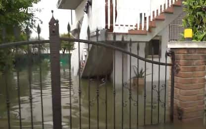 Alluvione Emilia Romagna, Sky TG24 sul gommone dei soccorsi a Cervia