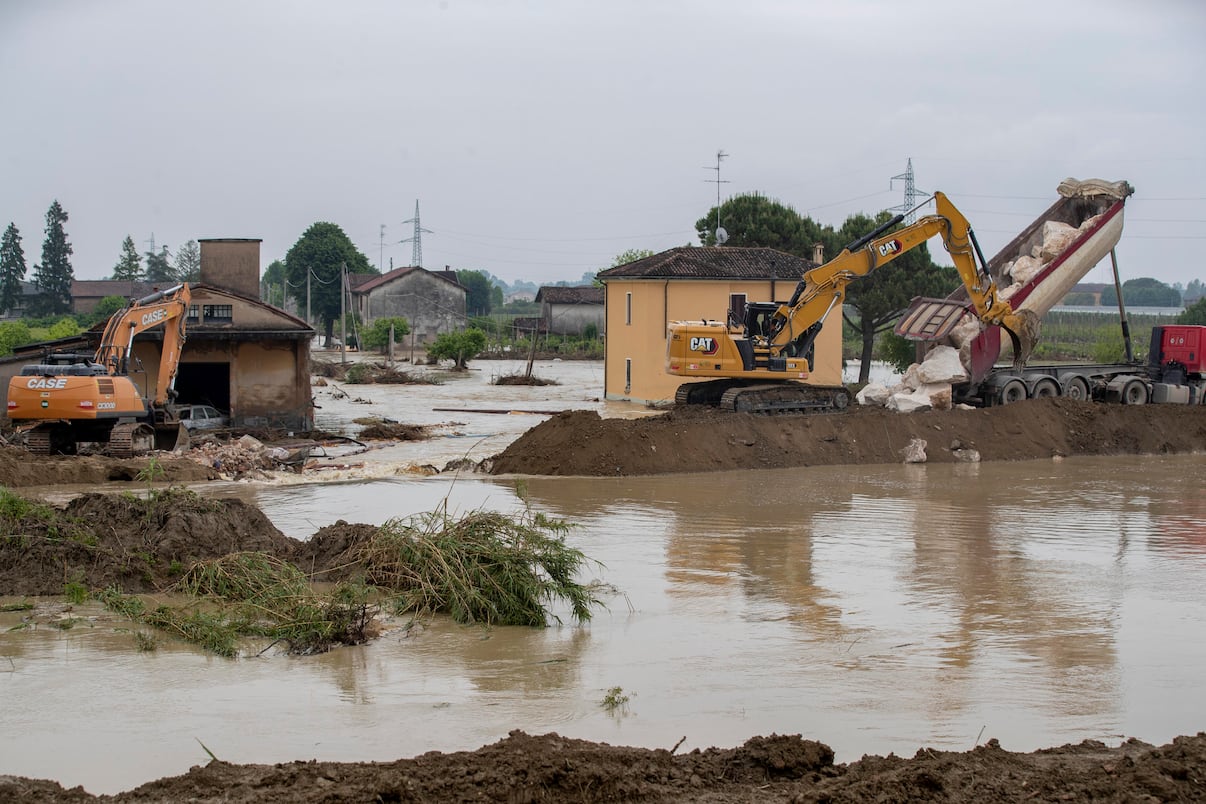 Alluvione EmiliaRomagna, le fake news nate sui social sulla diga di