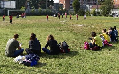 Cremona, lite mamma-nonna durante match calcio di bambini: un ricovero