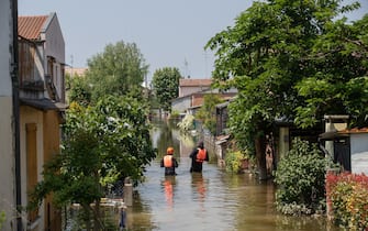 strada allagata dopo l'alluvione in Emilia Romagna 