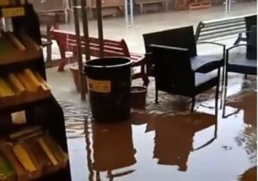 Nubifragio a Rieti, strade e negozi allagati per la forte pioggia