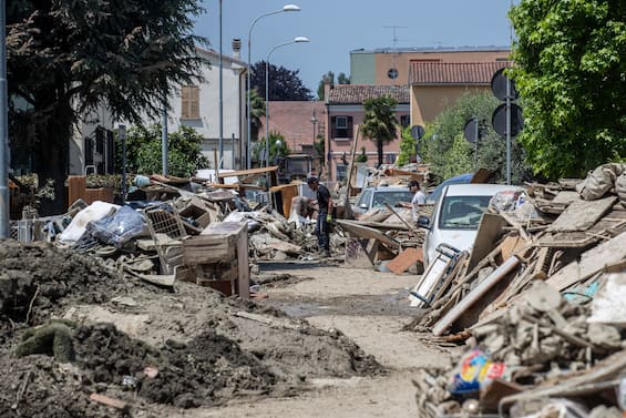 L' Emilia-Romagna Vista Dal Satellite | Le Foto Prima E Dopo L' Alluvione