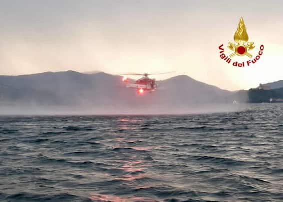 Lago Maggiore, una barca si ribalta in acqua per il maltempo: quattro morti