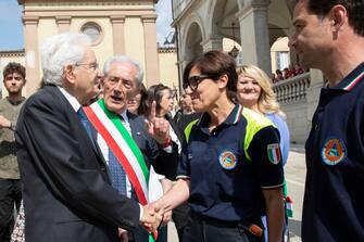 Il presidente della Repubblica Sergio Mattarella incontra la cittadinanza di Modigliana (Forlì-Cesena) in occasione della visita nelle zone dell'Emilia-Romagna colpite dall'alluvione, 30 maggio 2023.
ANSA/ FRANCESCO AMMENDOLA - UFFICIO STAMPA PER LA STAMPA E LA COMUNICAZIONE DELLA PRESIDENZA DELLA REPUBBLICA
++HO - NO SALES EDITORIAL USE ONLY++ NPK++