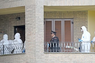 Il sopralluogo degli investigatori nell'abitazione in cui Giulia Tramontano, 29 anni, incinta di 7 mesi, sarebbe stata uccisa dal compagno Alessandro Impagnatiello nella notte tra il 27 e il 28 maggio, Senago, Milano, 6 giugno 2023. ANSA/SERGIO PONTORIERO