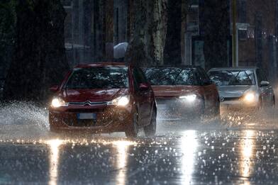 Meteo, allerta maltempo in 5 regioni del Sud Italia: attesi temporali
