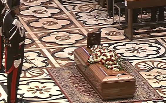 Funerali Berlusconi In Italia Lutto Nazionale In Corso Le Esequie In Duomo Diretta