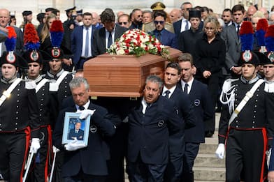 Funerali Silvio Berlusconi, conclusi nel Duomo di Milano