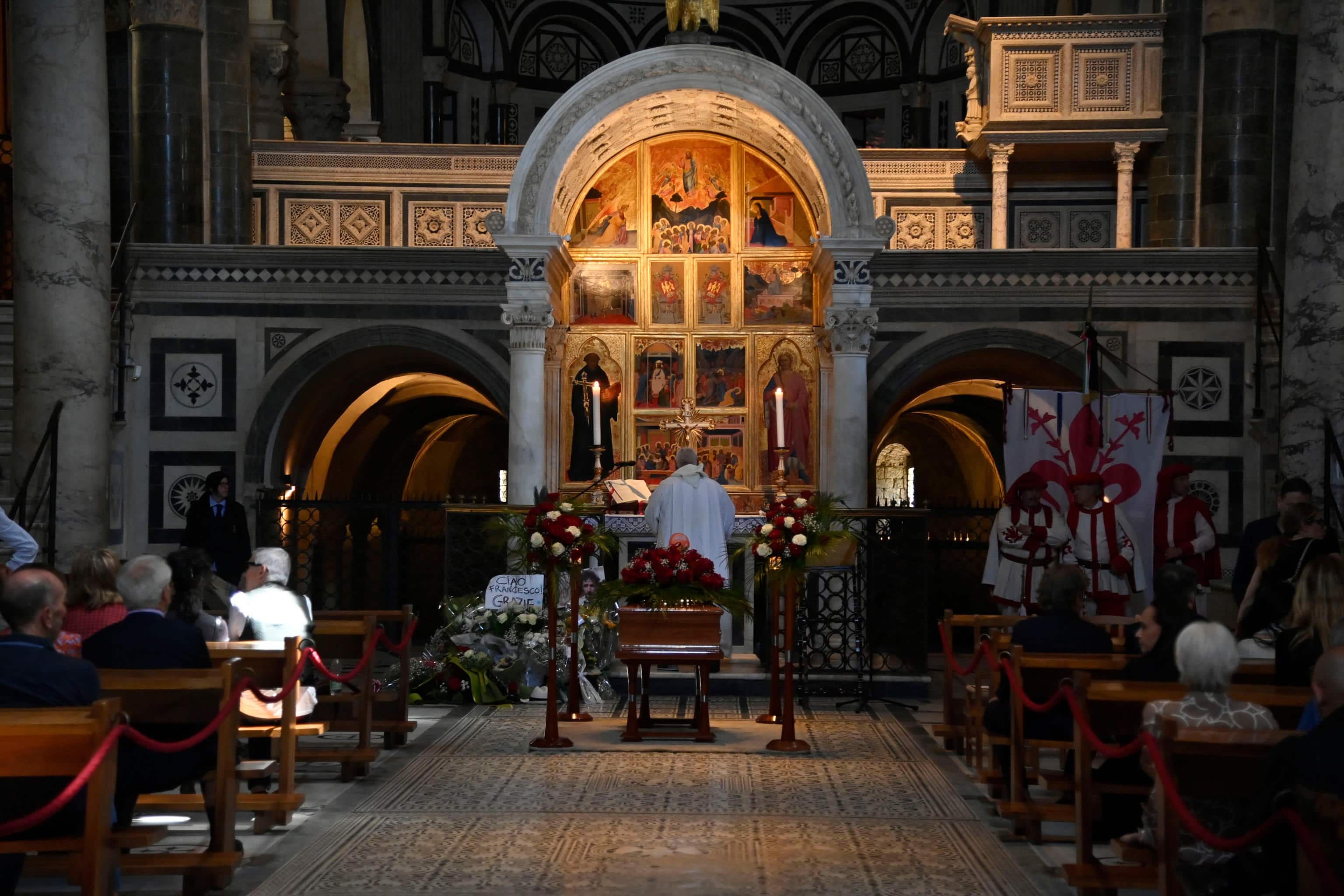 I funerali in forma privata di Francesco Nuti nella basilica di San Miniato al Monte, Firenze, 15 Giugno 2023.
ANSA/CLAUDIO GIOVANNINI