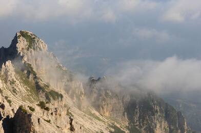 Trentino, 3 escursionisti colpiti da un fulmine nel Gruppo del Carega