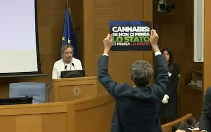 Giornata contro la droga, Meloni contestata durante conferenza stampa