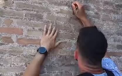 Sfregio Colosseo, si va verso richiesta processo per turista inglese