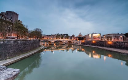 Roma, turista svedese precipita su una banchina del Tevere e muore