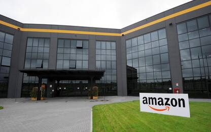 Amazon a Piacenza parte turno mamme, i sindacati: "Si estenda ai papà"