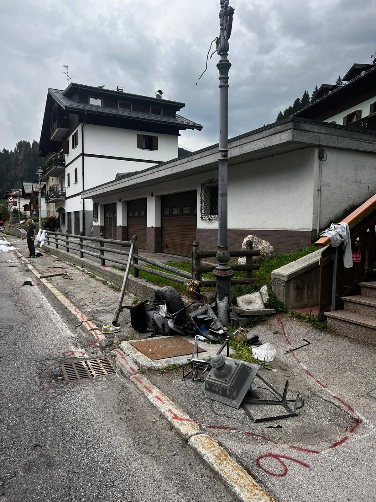 Incidente Santo Stefano di Cadore, auto investe famiglia: 3 morti ...