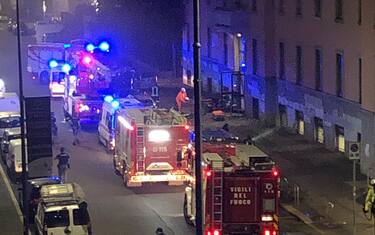 Ambulanze nella casa di riposo dei Coniugi dove all'1.20 della notte di è sviluppato un incendio .ll bilancio al momento è di sei persone morte e quattro ricoverate in ospedale ANSA/NPK