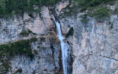 Cortina, donna muore durante escursione alle cascate di Fanes 