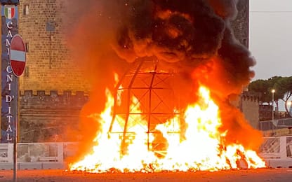 Incendio a Napoli, distrutta la 'Venere degli stracci' di Pistoletto
