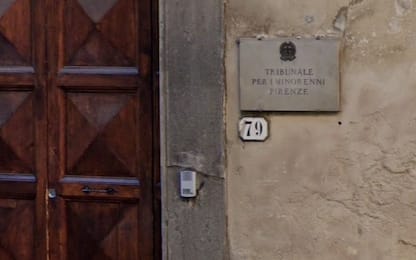 Firenze, violenza sessuale su due 12enni: indagini su 24 minorenni