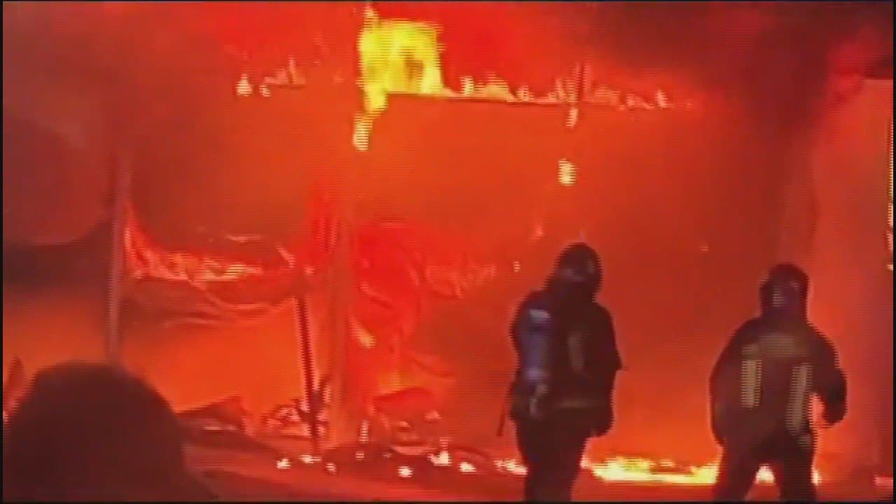 L'incendio divampato nell'aeroporto di Catania