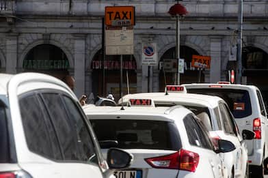 Taxi gratis all'uscita discoteche, accordo Mit-associazioni categoria
