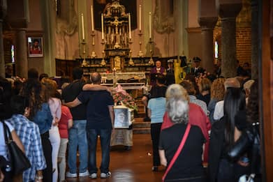 Funerali Sofia Castelli, prete: "Mai scommettere su amori possessivi"