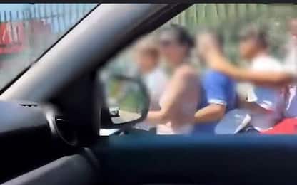 Napoli, famiglia di 5 persone sullo scooter senza casco