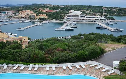 Porto Cervo, conto da 60 euro per due caffè e due bottigliette d'acqua