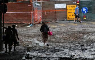 Il sottopasso di Brin nel quartiere di Certosa dopo essere stato invaso dall'acqua, durante il nubifragio della notte a causa della pioggia, Genova, 28 agosto 2023.
ANSA/RED/LUCA ZENNARO