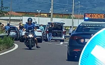 Lamezia Terme, operaio investito mentre regola traffico: morto 24enne