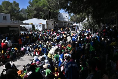 Migranti, in calo sbarchi a Lampedusa. Metsola: "È una sfida europea"