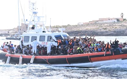 Migranti, saltano trasferimenti a Lampedusa. Oggi Darmanin a Roma