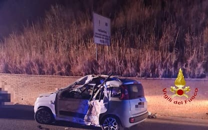 Matera, auto va fuori strada: morto 17enne alla guida senza patente