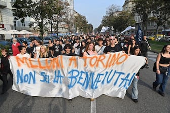 Manifestazione studenti contro il governo Meloni, Torino, 3 ottobre 2023. ANSA/ALESSANDRO DI MARCO