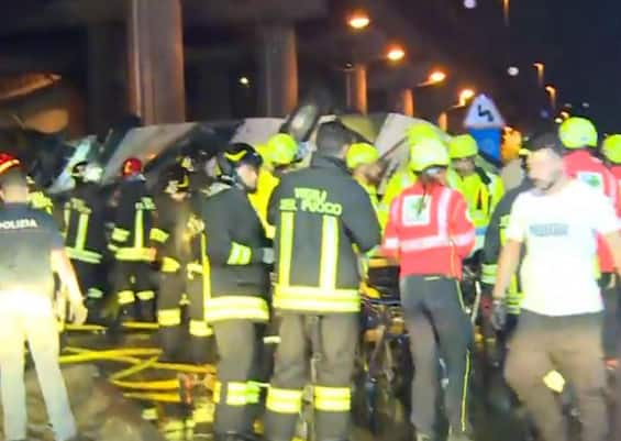Incidente Mestre, vigile del fuoco: "Ci sono tanti morti, troppi" Incidente Mestre, vigile del fuoco: "Ci sono tanti morti, troppi"