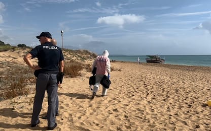 Migranti, barca si arena a Selinunte durante uno sbarco: cinque morti