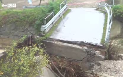 Maltempo in Emilia-Romagna, crollato un ponte a Fornovo (Parma). VIDEO