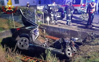 Treviso, auto finisce fuori strada: due morti e due feriti