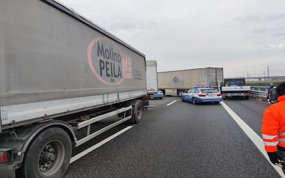 Assalto a furgone portavalori su A4 Torino-Milano: autostrada chiusa