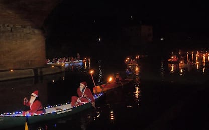 Città di Castello, Babbo Natale arriva in canoa sul Tevere