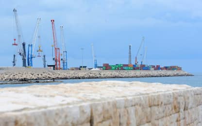 Incidente sul lavoro, uomo muore al porto di Bari: proclamato sciopero