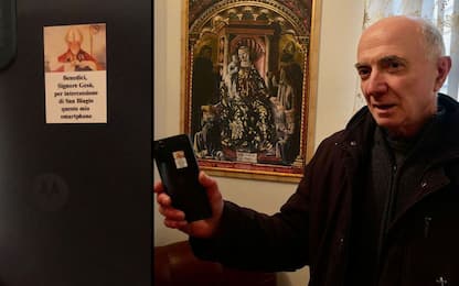 Cellulari benedetti, l'iniziativa di don Mariotti per San Biagio