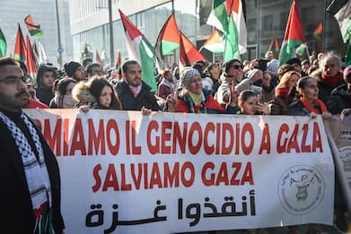 Milano, manifestazione pro Palestina: centinaia in corteo