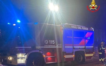 Incidente a Lecco, auto esce di strada e si ribalta: morti due ragazzi