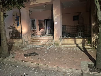 Bomba al Municipio di Ottana, nel Nuorese: gravi danni all'edificio