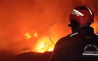 Genova, incendio al porto di Prà: 8 barche distrutte. VIDEO