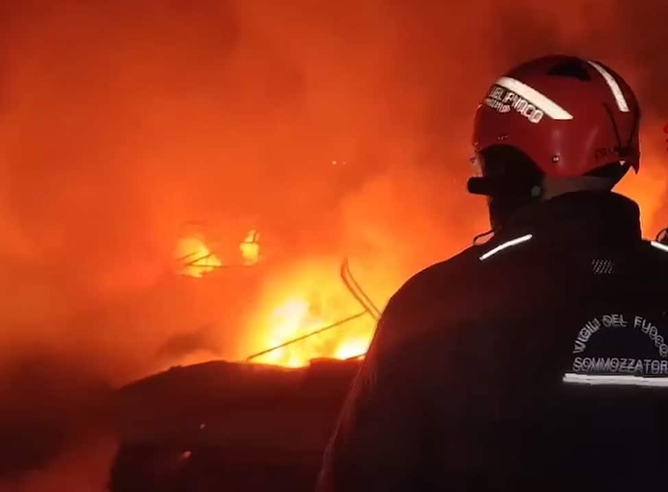 Genova, incendio al porto di Prà