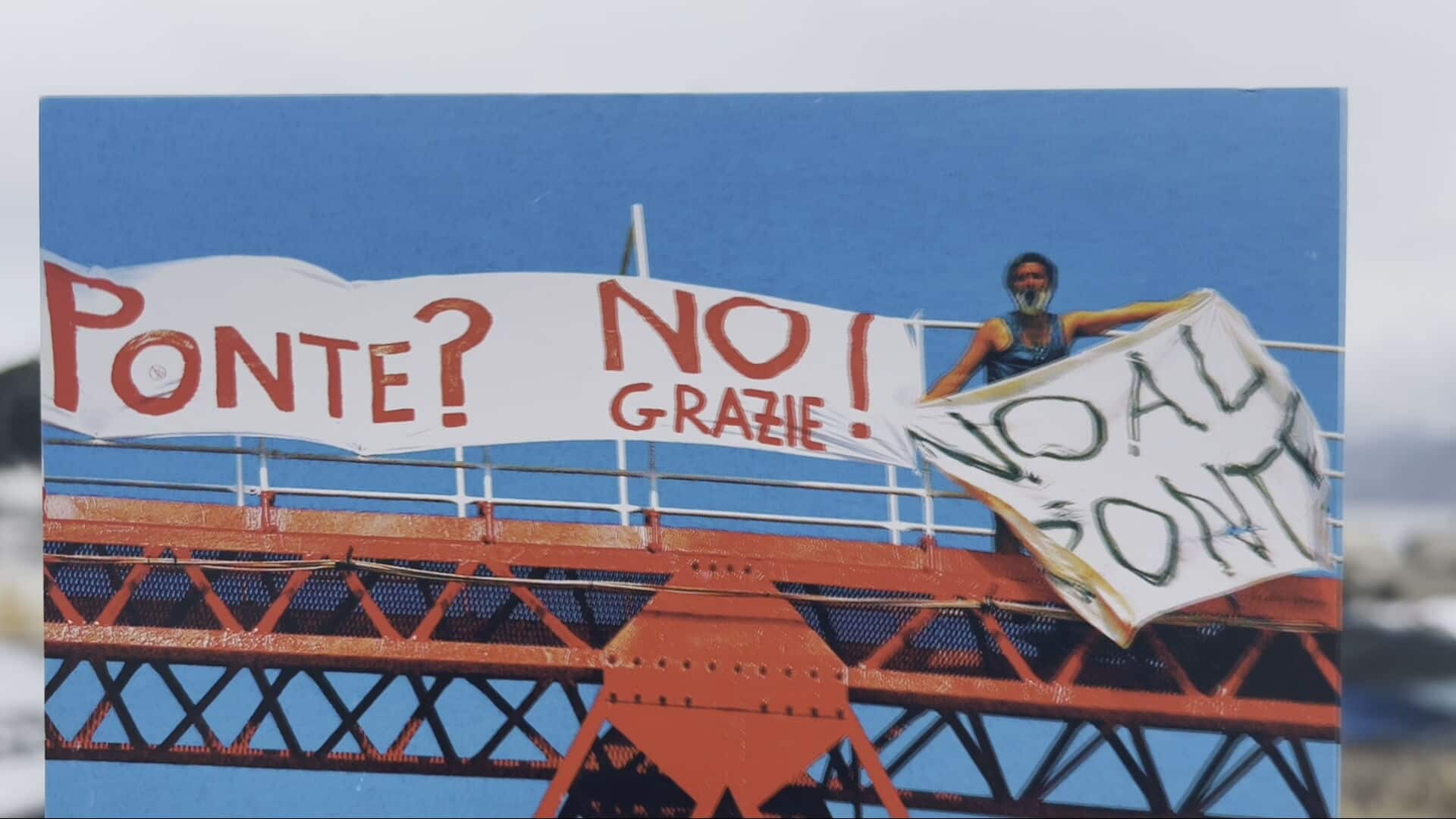 La protesta di Renato Accorinti nel 2002
